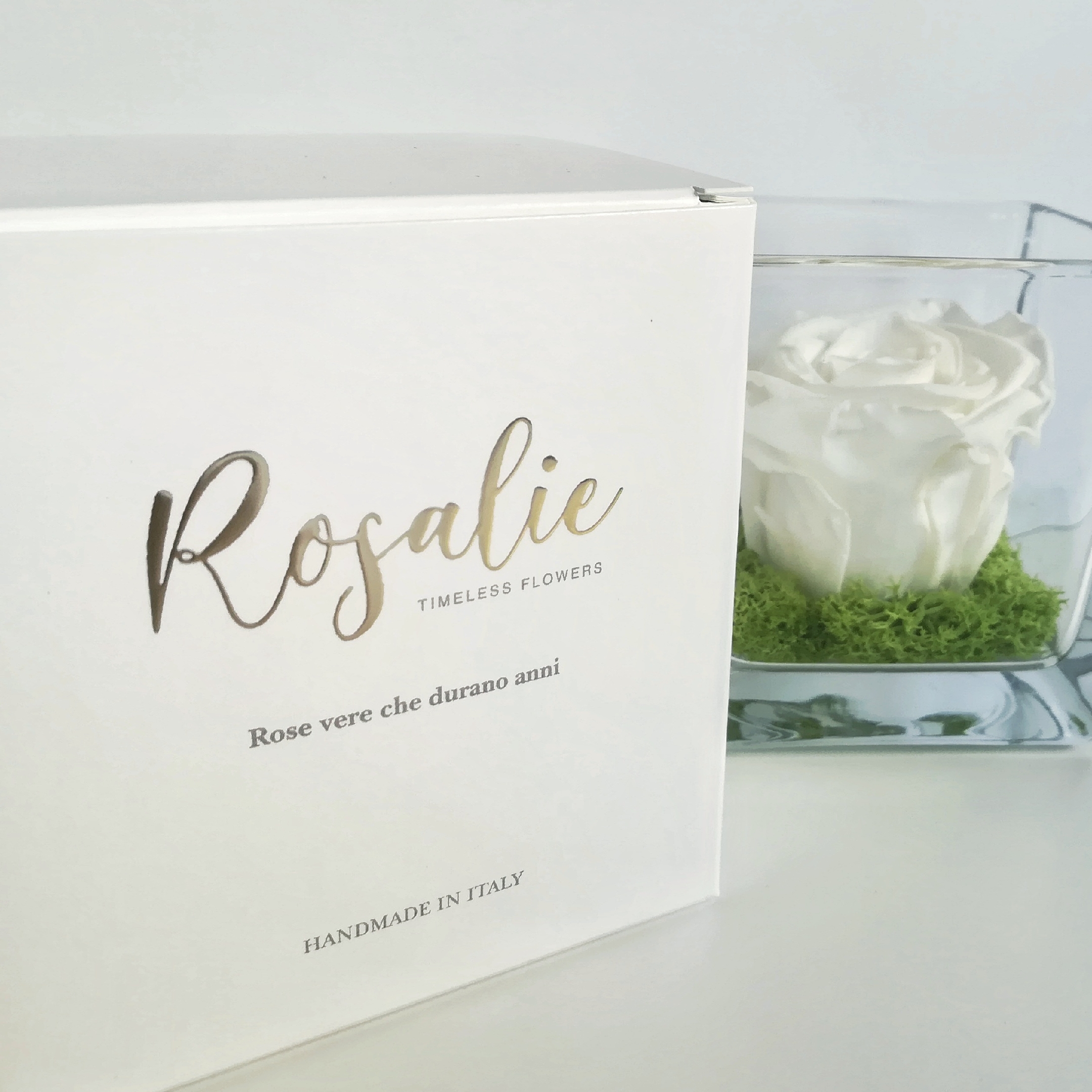 scatolina bianca confezione per rose stabilizzate